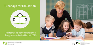 TfE 3. Staffel Lehrkraft mit drei Grundschulkindern im Unterricht bei einer Lernsituation